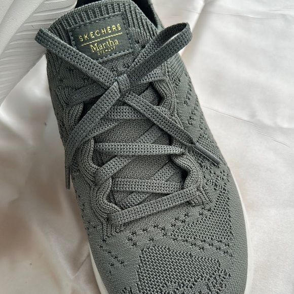 Skechers Gray Sneakers with Cushioned Sole and Textured Fabric - Picture 2 of 6